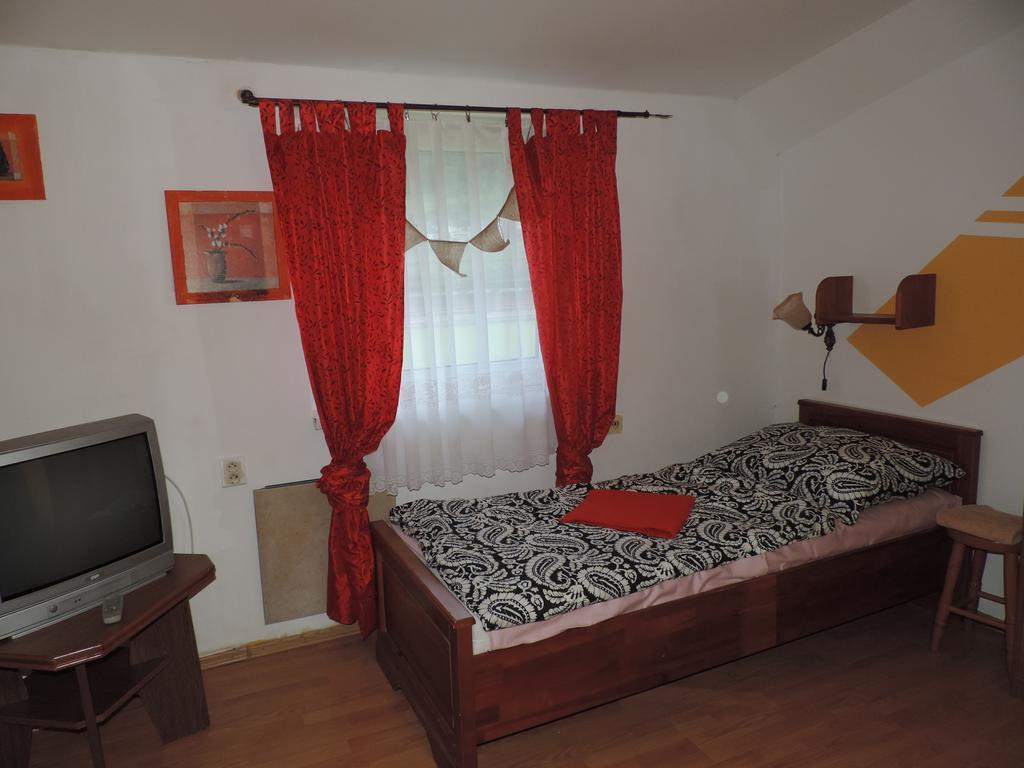 Western Penzion Rużomberk Zewnętrze zdjęcie